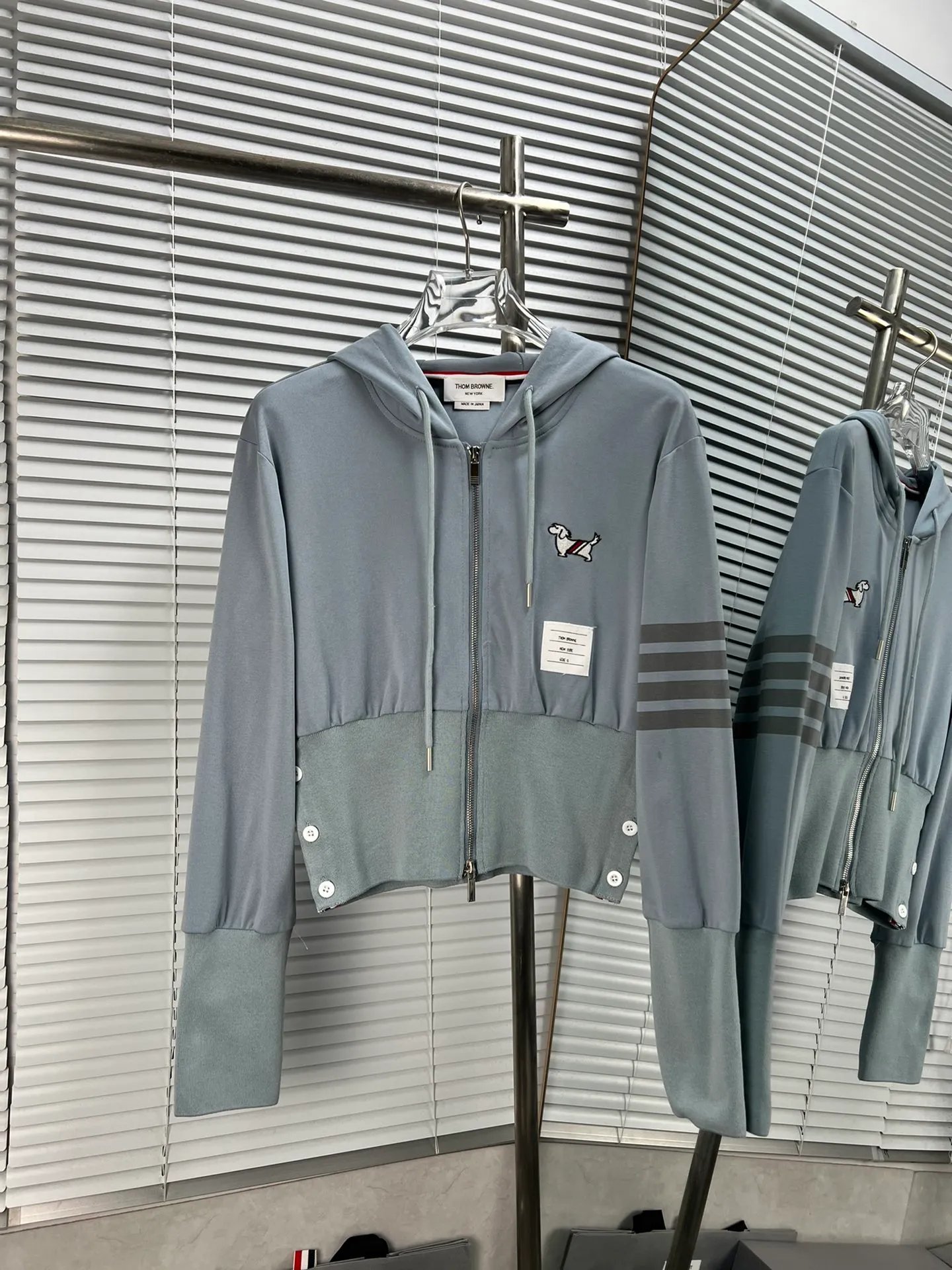 THOM BROWNE 📍𝐂𝐨𝐥𝐨𝐮𝐫 : 📍𝐒𝐢𝐳𝐞Size：0.1.2（S.M.L） 📍𝐃𝐞𝐭𝐚𝐢𝐥 ： ， ， + get ， ， ， ， JEJUE 、 ， ， ， Breathable~ ， ， ~ !🛒🛒